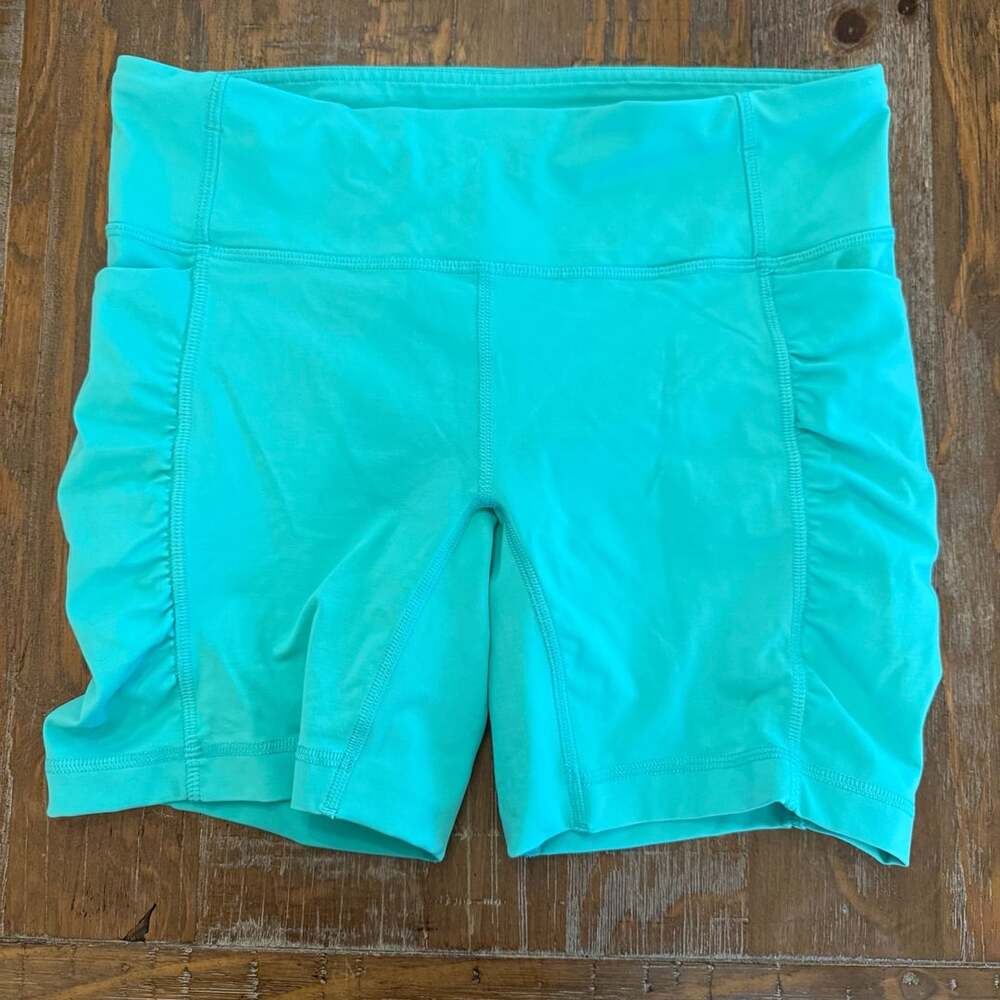 Lululemon Athletica Bike Shorts Size 8 Turquoise Ruched Pockets